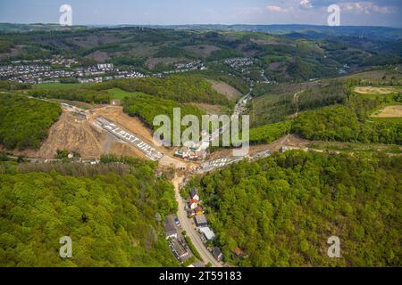 Photo aérienne, pont autoroutier détruit Rahmede près de Lüdenscheid, travaux de nettoyage et évaluation des dommages, Lüdenscheid, Sauerland, Rhénanie-du-Nord-Westphalie, G Banque D'Images