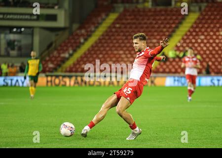 Barnsley, Royaume-Uni. 03 novembre 2023. John Mcatee #45 de Barnsley tire au but lors du match du 1e tour de la Emirates FA Cup Barnsley vs Horsham FC à Oakwell, Barnsley, Royaume-Uni, le 3 novembre 2023 (photo de Mark Cosgrove/News Images) à Barnsley, Royaume-Uni le 11/3/2023. (Photo de Mark Cosgrove/News Images/Sipa USA) crédit : SIPA USA/Alamy Live News Banque D'Images