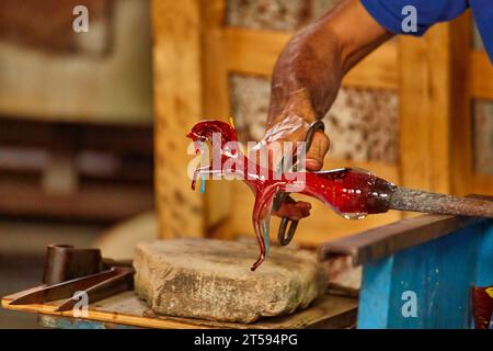 Le traitement du verre de Murano, Venise, Vénétie Italie Banque D'Images