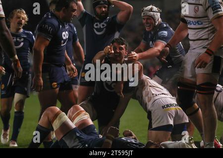 Manchester, Royaume-Uni. 03 novembre 2023. Ben Curry célèbre son essai*** lors du Gallagher Premiership Rugby match entre sale Sharks et Gloucester au stade AJ Bell, Manchester, Royaume-Uni, le 3 novembre 2023. Photo de Simon Hall. Usage éditorial uniquement, licence requise pour un usage commercial. Aucune utilisation dans les Paris, les jeux ou les publications d'un seul club/ligue/joueur. Crédit : UK Sports pics Ltd/Alamy Live News Banque D'Images