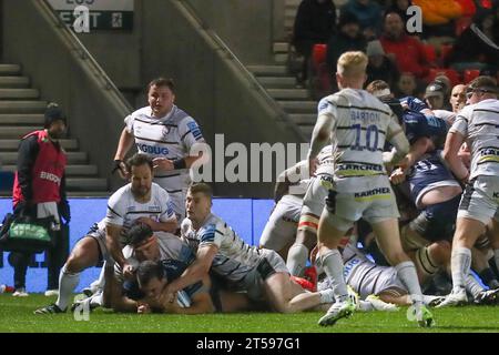 Manchester, Royaume-Uni. 03 novembre 2023. Sale Try *** lors du Gallagher Premiership Rugby Match entre sale Sharks et Gloucester au stade AJ Bell, Manchester, Royaume-Uni le 3 novembre 2023. Photo de Simon Hall. Usage éditorial uniquement, licence requise pour un usage commercial. Aucune utilisation dans les Paris, les jeux ou les publications d'un seul club/ligue/joueur. Crédit : UK Sports pics Ltd/Alamy Live News Banque D'Images