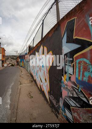 Graffiti urbain dans la ville de Tunja, Colombie, Amérique du Sud Banque D'Images