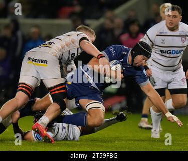 Eccles, Royaume-Uni. 03 novembre 2023. Josh Beaumont #19 de sale Sharks est attaqué lors du Gallagher Premiership Match sale Sharks vs Gloucester Rugby au AJ Bell Stadium, Eccles, Royaume-Uni, le 3 novembre 2023 (photo Steve Flynn/News Images) à Eccles, Royaume-Uni le 11/3/2023. (Photo Steve Flynn/News Images/Sipa USA) crédit : SIPA USA/Alamy Live News Banque D'Images