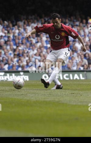 RYAN GIGGS, FINALE DE la FA CUP, 2004 : Ryan Giggs tire au but, finale de la FA Cup 2004, Manchester United contre Millwall, mai 22 2004. Man Utd a remporté la finale 3-0. Photographie : ROB WATKINS Banque D'Images