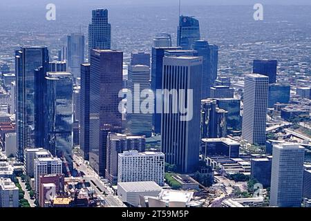 Los Angeles, Californie, États-Unis. 25 mai 2020. Une vue aérienne du centre-ville de Los Angeles vers l'ouest. (Image de crédit : © Ian L. Sitren/ZUMA Press Wire) USAGE ÉDITORIAL SEULEMENT! Non destiné à UN USAGE commercial ! Banque D'Images