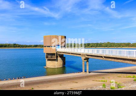 Château d'eau de soutirage, réservoir Arlington, site d'intérêt scientifique spécial et réserve naturelle gérée par South East Water Polegate, East Sussex Banque D'Images