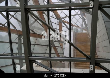 Détails intérieurs du bâtiment conçu par la Fondation Louis Vuitton Frank Gehry dans le Bois de Boulogne à Paris. Banque D'Images