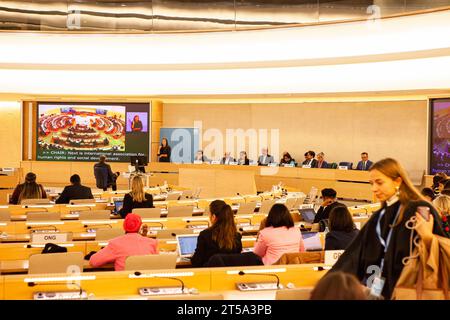 Genève, Suisse. 03 novembre 2023. Vue d'ensemble d'une réunion pratiquement vide du Forum social du Conseil des droits de l'homme des Nations Unies sous la présidence de l'ambassadeur du régime iranien, Ali Bahreini, au Palais des Nations à Genève. La plupart des membres du Conseil ont boycotté la session en ne participant pas. Crédit : SOPA Images Limited/Alamy Live News Banque D'Images