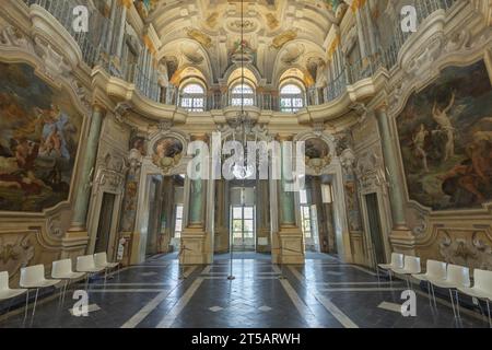 Turin, Italie - juin 2022 : intérieur de luxe baroque avec marbre du Palais de la Reine - Villa della Regina Banque D'Images