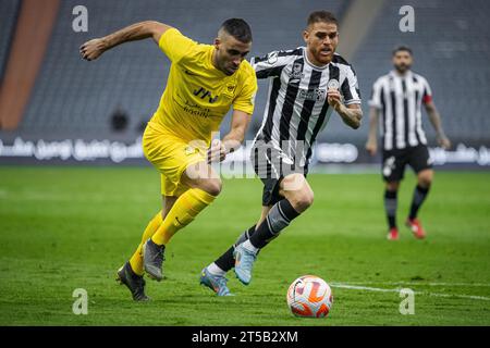 Abderrazak Hamdallah d'Al Ittihad FC et Gustavo Cuellar d'Al Shabab FC lors de leur 12e journée de match de la SAFF Roshn Saudi Pro League 2023-24 entre Al Shabab FC et Al Ittihad FC au King Fahd International Stadium le 3 novembre 2023 à Riyad, en Arabie Saoudite. Photo de Victor Fraile / Power Sport Images crédit : Power Sport Images Ltd/Alamy Live News Banque D'Images