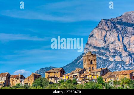 Vue sur la ville d'Ainsa, l'une des plus belles villes d'Espagne. Huesca. Banque D'Images