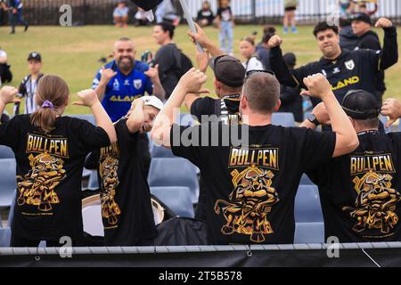 4 novembre 2023 ; Campbelltown Stadium, Sydney, NSW, Australie : a-League football, MacArthur FC contre Western United ; les fans de Macarthur FC montrent leur soutien Banque D'Images