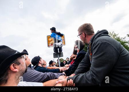 Reportage local d'un frère Rolands après avoir terminé son apprentissage à Grossniedesheim, en Allemagne Banque D'Images