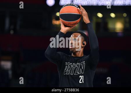 Belgrade, Serbie, 26 octobre 2023. James Nunnally du Partizan Mozzart Bet Belgrade se réchauffe lors du match 2023/2024 de Turkish Airlines Euroleague, Round 5 entre Partizan Mozzart Bet Belgrade et Crvena Zvezda Meridianbet Belgrade à Stark Arena à Belgrade, Serbie. 26 octobre 2023. Crédit : Nikola Krstic/Alamy Banque D'Images