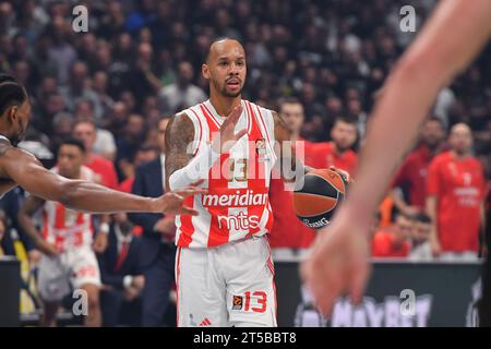 Belgrade, Serbie, 26 octobre 2023. Shabazz Napier de Crvena Zvezda Meridianbet Belgrade réagit lors du match 2023/2024 de Turkish Airlines Euroleague, Round 5 entre Partizan Mozzart Bet Belgrade et Crvena Zvezda Meridianbet Belgrade à la Stark Arena de Belgrade, Serbie. 26 octobre 2023. Crédit : Nikola Krstic/Alamy Banque D'Images