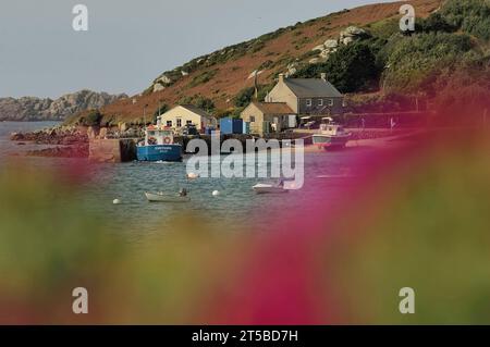 Plus de détails le ferry de passagers, Firethorn amarré à la jetée de New Grimsby sur l'île de Tresco. Îles Scilly, Cornouailles, Angleterre. ROYAUME-UNI Banque D'Images