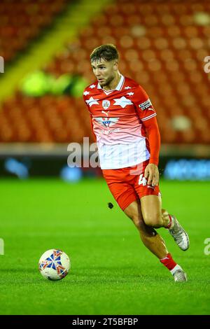 Oakwell Stadium, Barnsley, Angleterre - 3 novembre 2023 John McAtee (45) de Barnsley - pendant le match Barnsley v Horsham, Emirates FA Cup, 2023/24, Oakwell Stadium, Barnsley, Angleterre - 3 novembre 2023 crédit : Arthur Haigh/WhiteRosePhotos/Alamy Live News Banque D'Images