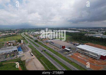 Taubate, SP, Brésil - 4 novembre 2023- vue extérieure de l'usine Embraer EVE, industrie aéronautique brésilienne. Usage éditorial uniquement. Banque D'Images