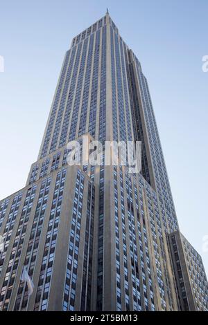 Une superbe photo de l'Empire State Building, l'un des monuments les plus emblématiques de New York. La photo capture l'emblématique art déco d Banque D'Images