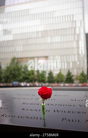 Une superbe photo du One World Trade Center, le plus haut bâtiment de l'hémisphère occidental. La photo capture le haut en flèche du célèbre gratte-ciel Banque D'Images