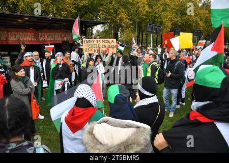 La Haye, pays-Bas. 29 octobre 2023. La Haye, pays-Bas, 29 octobre 2023.quelques milliers de personnes ont protesté pour une Palestine libre et contre la guerre à Gaza. Banque D'Images