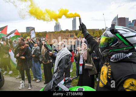 La Haye, pays-Bas. 29 octobre 2023. La Haye, pays-Bas, 29 octobre 2023.quelques milliers de personnes ont protesté pour une Palestine libre et contre la guerre à Gaza. Banque D'Images