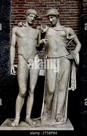 Statue d'Orestes et d'Electra, civilisation gréco-romaine, 1e siècle avant J.-C.-1e siècle après J.-C. Musée archéologique national de Naples Italie. Banque D'Images