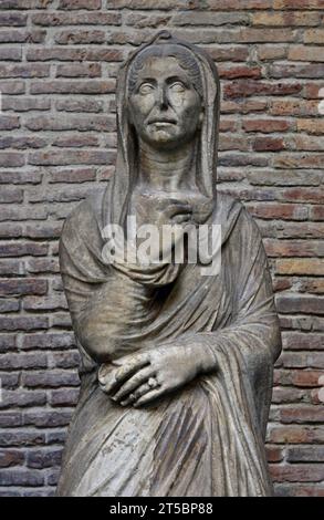 Herculanum, Basilique Noniana. La statue de marbre de Viciria, mère de Nonius Balbus, se trouve à Herculanum, Basilique Noniana. 1st Century AD Musée archéologique national de Naples Italie. Banque D'Images