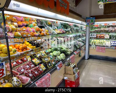 Japon, Kyushu, IMI. Petite épicerie, fruits et légumes. Banque D'Images