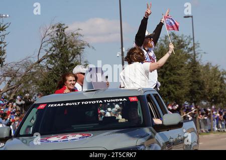 Arlington, États-Unis. 03 novembre 2023. Arlington, Texas, États-Unis : On Gray, lanceur des Texas Rangers, participe au défilé célébrant leur championnat de la série mondiale 2023 dans les rues du quartier des divertissements d'Arlington et devant le Globe Life Field le vendredi 3 novembre 2023. (Photo de Javier Vicencio/Eyepix Group/Sipa USA) crédit : SIPA USA/Alamy Live News Banque D'Images