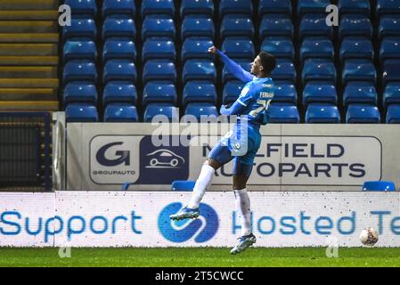 Peterborough le samedi 4 novembre 2023. Emmanuel Fernandez (20 Peterborough United) célèbre l’égalisation 2-2 lors du match du premier tour de la FA Cup entre Peterborough et Salford City à London Road, Peterborough, le samedi 4 novembre 2023. (Photo : Kevin Hodgson | MI News) crédit : MI News & Sport / Alamy Live News Banque D'Images