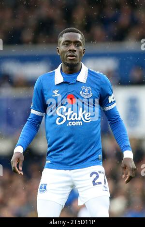 Liverpool, Royaume-Uni. 04 novembre 2023. Idrissa Gueye d'Everton regarde. Match de Premier League, Everton contre Brighton & Hove Albion au Goodison Park à Liverpool le samedi 4 novembre 2023. Cette image ne peut être utilisée qu'à des fins éditoriales. Usage éditorial uniquement, photo de Chris Stading/Andrew Orchard photographie sportive/Alamy Live News crédit : Andrew Orchard photographie sportive/Alamy Live News Banque D'Images