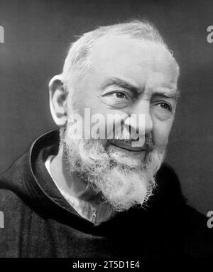 Padre Pio. Portrait du frère et saint catholique, Pio de Pietrelcina (Francesco Forgione ; 1887-1968), c. 1947 Banque D'Images