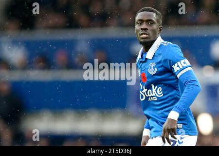 Liverpool, Royaume-Uni. 04 novembre 2023. Idrissa Gueye d'Everton regarde. Match de Premier League, Everton contre Brighton & Hove Albion au Goodison Park à Liverpool le samedi 4 novembre 2023. Cette image ne peut être utilisée qu'à des fins éditoriales. Usage éditorial uniquement, photo de Chris Stading/Andrew Orchard photographie sportive/Alamy Live News crédit : Andrew Orchard photographie sportive/Alamy Live News Banque D'Images