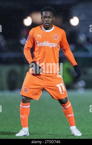 Hayes Lane, Royaume-Uni. 04 novembre 2023. Karamoko Dembele #11 de Blackpool lors du match Emirates FA Cup Bromley FC vs Blackpool au Bromley football Club, Hayes Lane, Royaume-Uni, le 4 novembre 2023 (photo Gareth Evans/News Images) à Hayes Lane, Royaume-Uni le 11/4/2023. (Photo Gareth Evans/News Images/Sipa USA) crédit : SIPA USA/Alamy Live News Banque D'Images