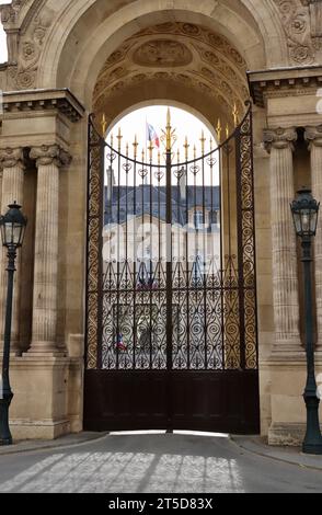 Le Palais de l'Élysée, rue du Faubourg Saint-Honoré, est la résidence officielle du président de la République française. Banque D'Images