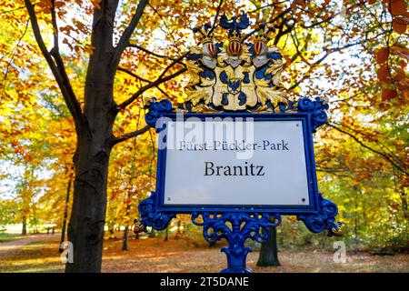 Herbst im Pueckler-Park Branitz DEU/Deutschland/Brandenburg/Cottbus, 04.11.2023, Herbst in Brandenburg, Fuerst-Pueckler-Park Branitz Branitzer Park in Cottbus. *** Automne dans le parc Pueckler Branitz DEU Allemagne Brandenburg Cottbus, 04 11 2023, automne dans le Brandebourg, Fuerst Pueckler Park Branitz Branitzer Park dans Cottbus AF Branitz 85503.jpeg crédit : Imago/Alamy Live News Banque D'Images