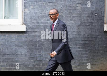 MccLi0004082 le Premier ministre britannique Rishi Sunak salue le président du Rwanda Paul Kagame à Downing Street. Photo prise le 4 mai 2023. © Belinda Banque D'Images