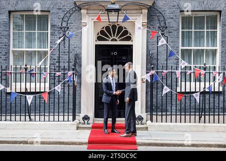 MccLi0004082 le Premier ministre britannique Rishi Sunak salue le président du Rwanda Paul Kagame à Downing Street. Photo prise le 4 mai 2023. © Belinda Banque D'Images