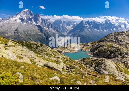 Lac blanc dans la vallée de Chamonix magnifique paysage de montagne de lac turquoise dans les Alpes françaises Banque D'Images