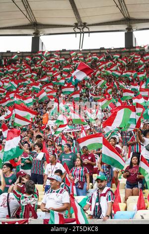 Rio de Janeiro, Brésil. 20 octobre 2023. Les fans de Fluminense lors du match final de la CONMEBOL Copa Libertadores entre CA Boca Juniors et Fluminense FC ont joué au Maracana Stadium le 4 novembre 2023 à Rio de Janeiro, Bazil. (Photo de Santiago Joel Abdala/PRESSINPHOTO) crédit : PRESSINPHOTO SPORTS AGENCY/Alamy Live News Banque D'Images