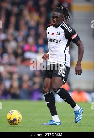 Londres, Royaume-Uni. 4 novembre 2023. Calvin Bassey de Fulham lors du match de Premier League à Craven Cottage, Londres. Le crédit photo devrait se lire : Paul Terry/Sportimage crédit : Sportimage Ltd/Alamy Live News Banque D'Images