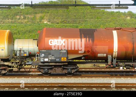 Copsa Mica, Roumanie - 09 octobre 2023 : conteneur-citerne de la société mondiale de location de wagons GATX. Banque D'Images