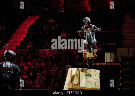 Madrid Arena, Madrid, Espagne. 04 novembre 2023. Championnat du monde FIM X-Trial. Toby Martyn (GBR). Crédit : EnriquePSans/Alamy Live News Banque D'Images