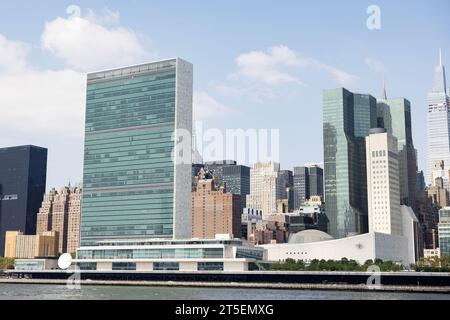 Vue du bâtiment du siège des Nations Unies sur l'East River à New York depuis Roosevelt Island. Banque D'Images