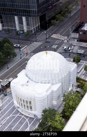 Vue aérienne de l'église orthodoxe grecque Saint-Nicolas et du sanctuaire national sur Liberty Street à New York, New York, États-Unis. Banque D'Images