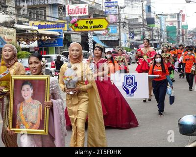 Chumphon, Thaïlande - 15 décembre 2022 : participants au festival annuel du costume dans la province de Chumphon. Banque D'Images