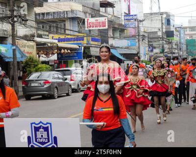 Chumphon, Thaïlande - 15 décembre 2022 : Carnaval costumé annuel. Banque D'Images