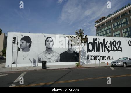 Los Angeles, Californie, USA 4 novembre 2023 vue générale de l'atmosphère de Blink-182 One More Time Tour Street Art mural avec Travis Barker, Mark Hoppus et Tom DeLonge le 4 novembre 2023 à Los Angeles, Californie, USA. Photo de Barry King/Alamy stock photo Banque D'Images