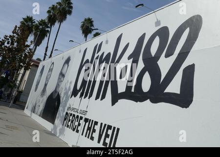 Los Angeles, Californie, USA 4 novembre 2023 vue générale de l'atmosphère de Blink-182 One More Time Tour Street Art mural avec Travis Barker, Mark Hoppus et Tom DeLonge le 4 novembre 2023 à Los Angeles, Californie, USA. Photo de Barry King/Alamy stock photo Banque D'Images
